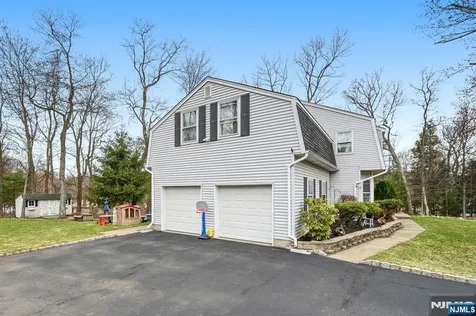 6 Robin Drive Jefferson Township NJ 07438