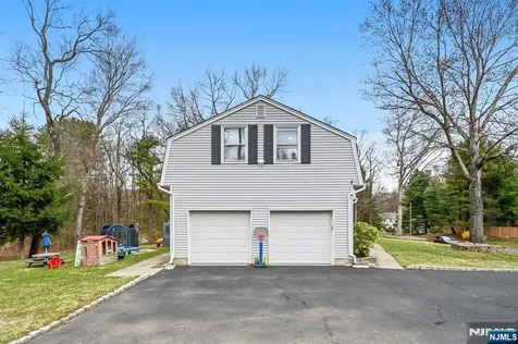 6 Robin Drive Jefferson Township NJ 07438