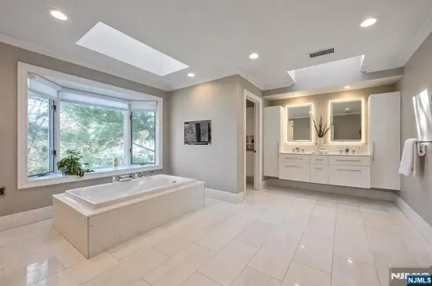 755 Neill Court Oradell NJ 07649
