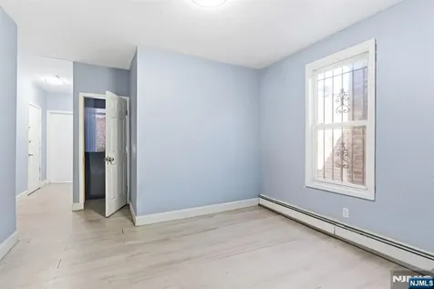 402 15th Street Newark NJ 07103