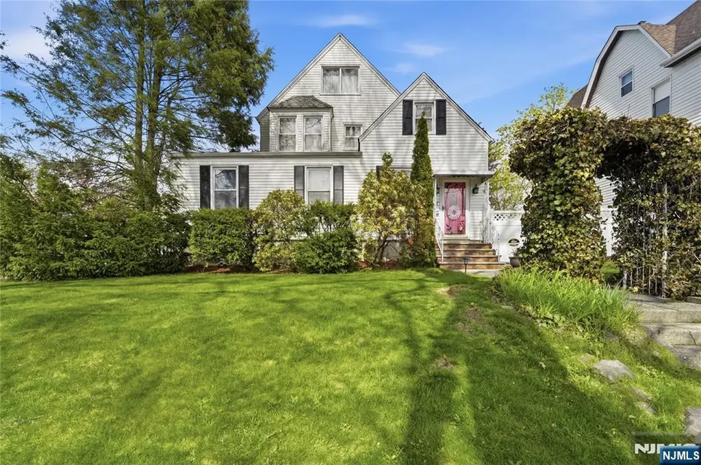 3 Stuyvesant Avenue Kearny NJ 07032