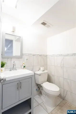 144 Silleck Street Clifton NJ 07013