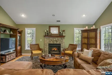 485 Eisenhower Court Wyckoff NJ 07481