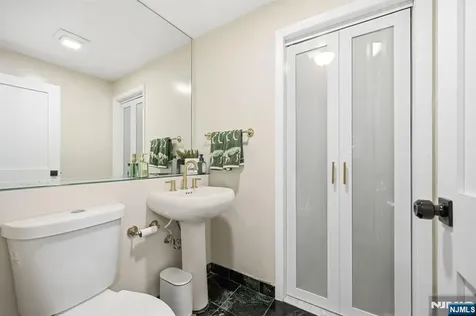14 King Road Park Ridge NJ 07656