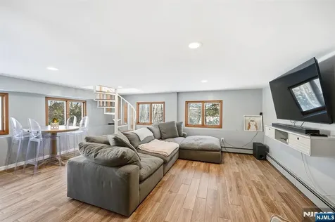 14 King Road Park Ridge NJ 07656