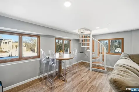 14 King Road Park Ridge NJ 07656