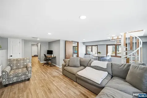 14 King Road Park Ridge NJ 07656