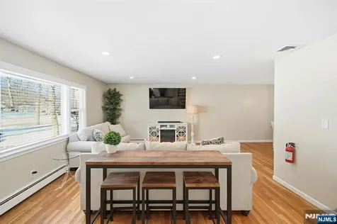 14 King Road Park Ridge NJ 07656
