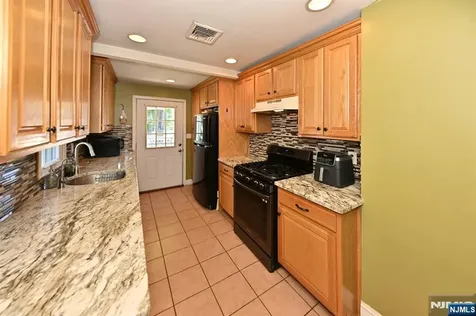 34 Gordon Street Ridgefield Park NJ 07660