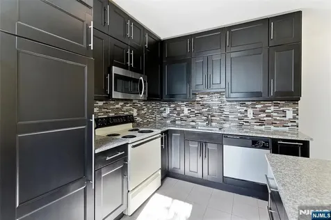 39-45 Bruen Newark NJ 07105