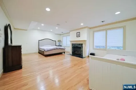2 Candlewood Drive Old Tappan NJ 07675