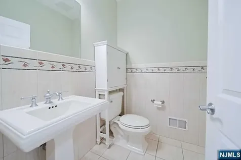 2 Candlewood Drive Old Tappan NJ 07675