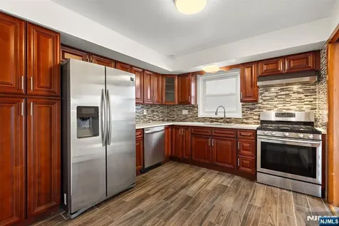184 Central Lane Secaucus NJ 07094