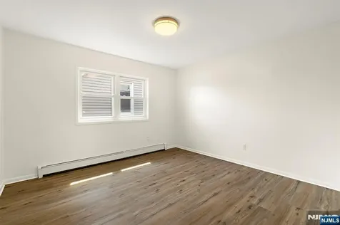 184 Central Lane Secaucus NJ 07094