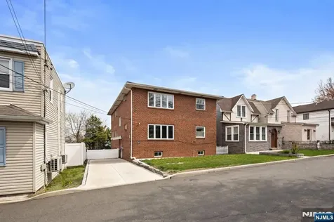 184 Central Lane Secaucus NJ 07094