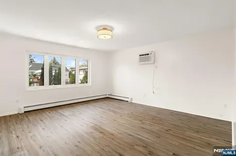 184 Central Lane Secaucus NJ 07094