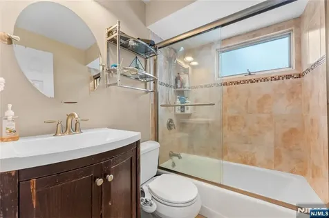 186 10th Avenue Hawthorne NJ 07506