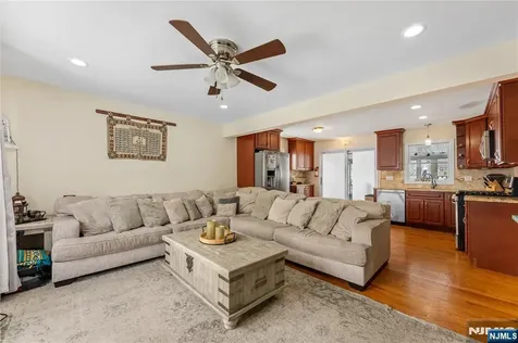 186 10th Avenue Hawthorne NJ 07506
