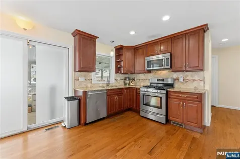 186 10th Avenue Hawthorne NJ 07506