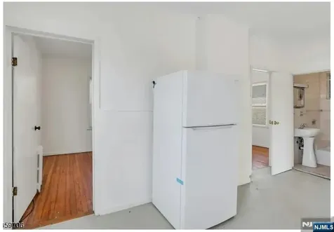 649 New Jersey Avenue Lyndhurst NJ 07071