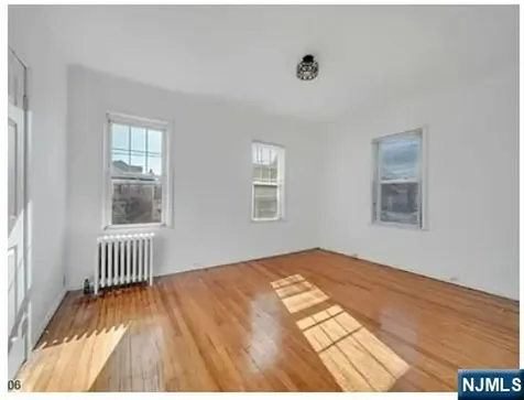 649 New Jersey Avenue Lyndhurst NJ 07071