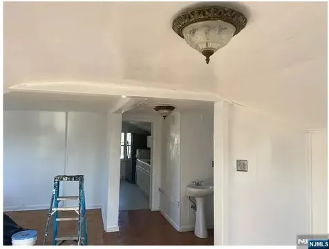 649 New Jersey Avenue Lyndhurst NJ 07071