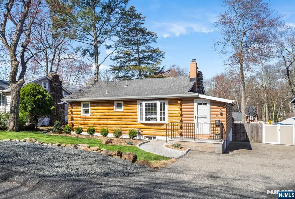 10 Lake Trail Wayne NJ 07470