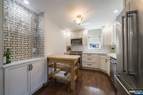 10 Lake Trail Wayne NJ 07470