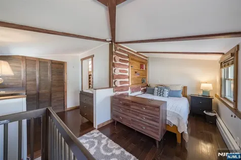 10 Lake Trail Wayne NJ 07470