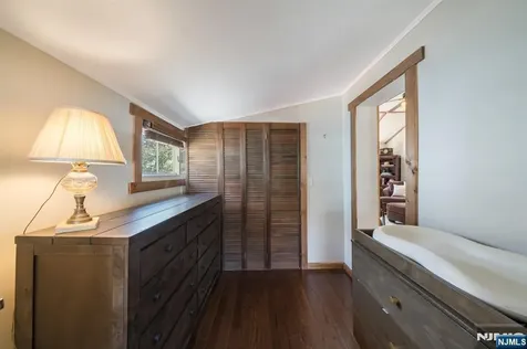 10 Lake Trail Wayne NJ 07470