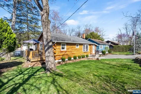 10 Lake Trail Wayne NJ 07470