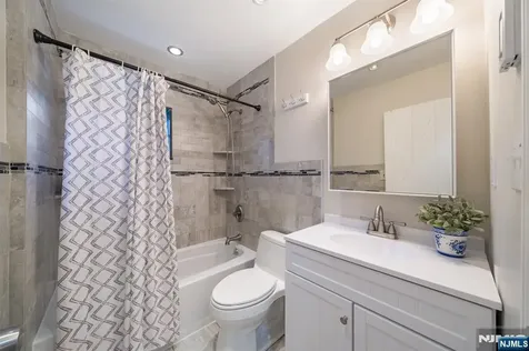 10 Lake Trail Wayne NJ 07470