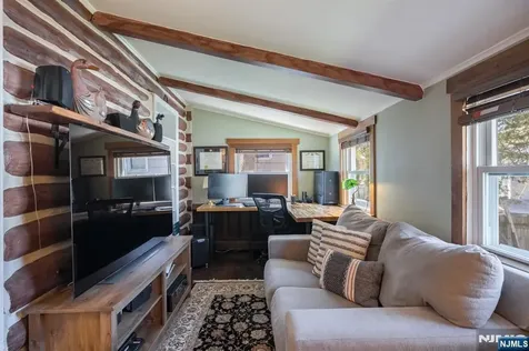 10 Lake Trail Wayne NJ 07470