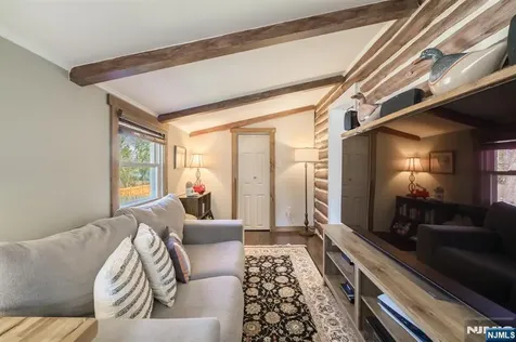 10 Lake Trail Wayne NJ 07470