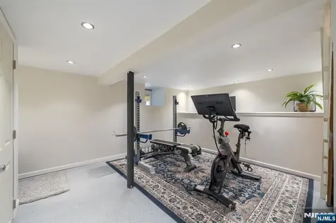 10 Lake Trail Wayne NJ 07470