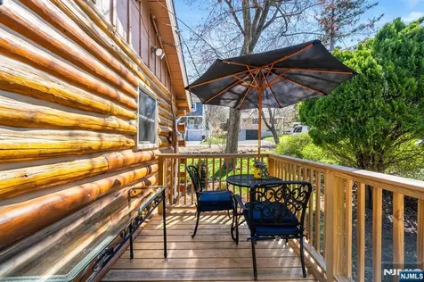 10 Lake Trail Wayne NJ 07470