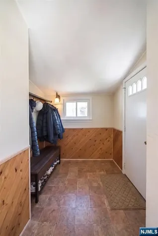 10 Lake Trail Wayne NJ 07470