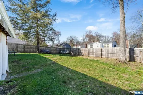 10 Lake Trail Wayne NJ 07470