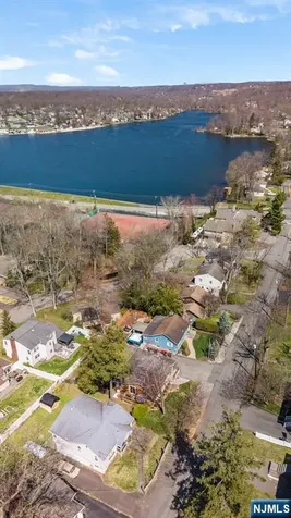 10 Lake Trail Wayne NJ 07470
