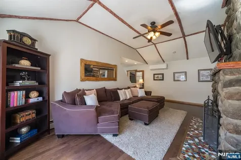 10 Lake Trail Wayne NJ 07470