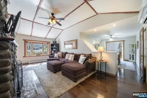 10 Lake Trail Wayne NJ 07470