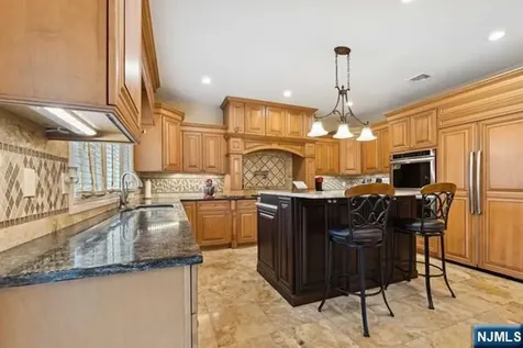 324 Lake Street Upper Saddle River NJ 07458