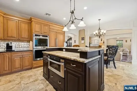 324 Lake Street Upper Saddle River NJ 07458