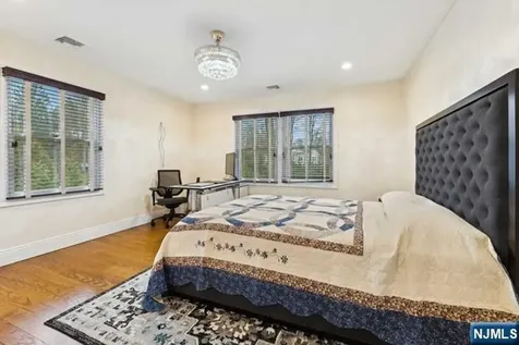 324 Lake Street Upper Saddle River NJ 07458