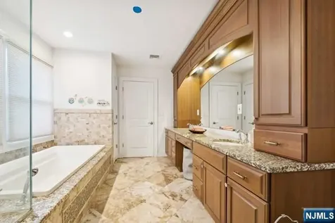 324 Lake Street Upper Saddle River NJ 07458