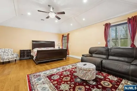 324 Lake Street Upper Saddle River NJ 07458