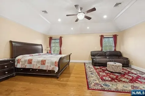 324 Lake Street Upper Saddle River NJ 07458