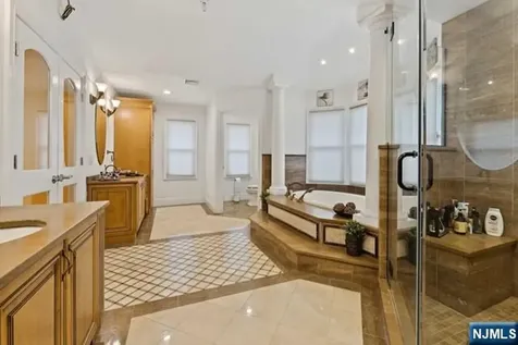 324 Lake Street Upper Saddle River NJ 07458