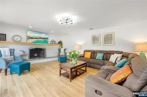 68 Burnwood Lane Upper Saddle River NJ 07458