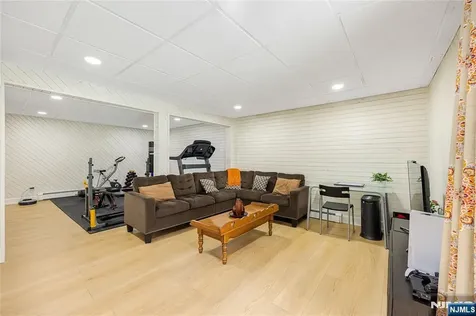 68 Burnwood Lane Upper Saddle River NJ 07458
